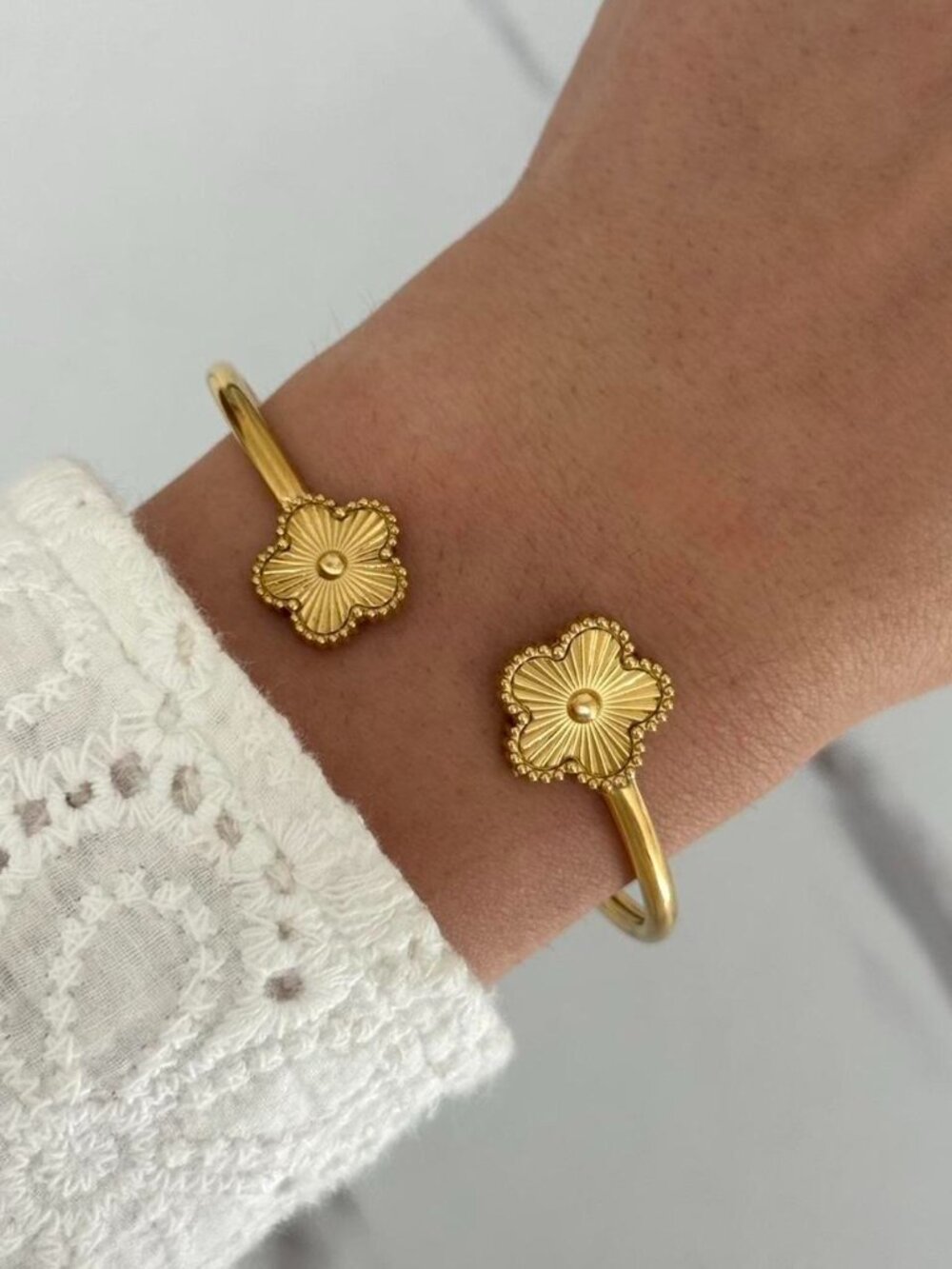 SKU0242 Vintage gold women bracelet flowers stainless steel + gift bag